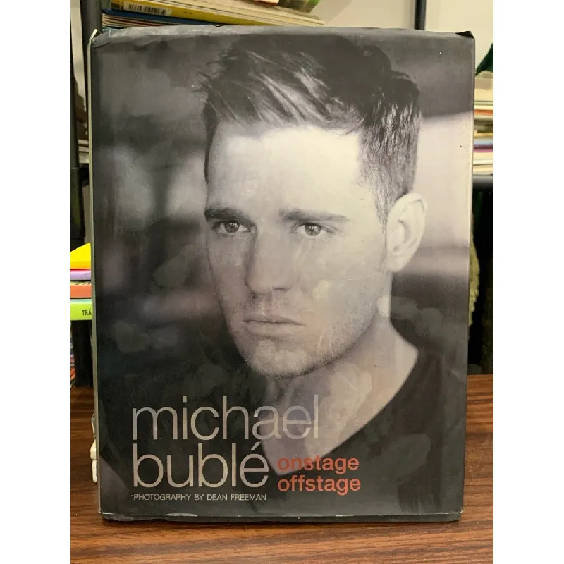 Michael Bublé: Onstage Offstage – Nhiếp ảnh: Dean Freeman 588389