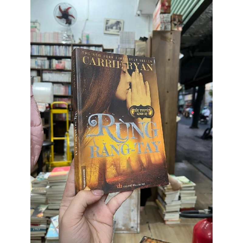 Rừng răng tay - Carrie Ryan 172887