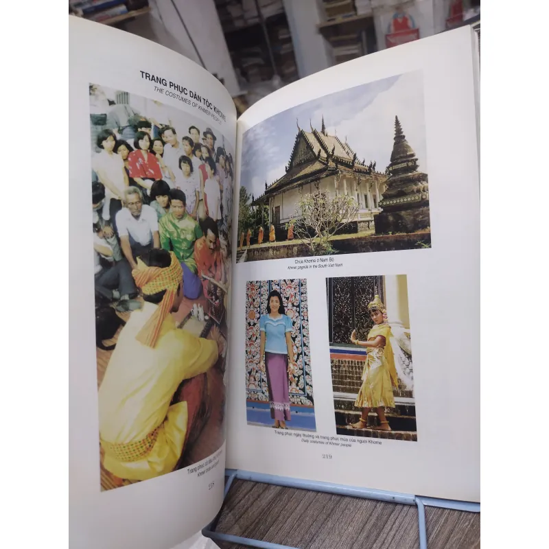 Sách: Trang phục cổ truyền các dân tộc Việt Nam - TG: Ngô Đức Thịnh (A3) 727928