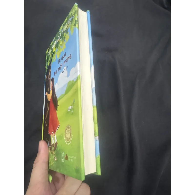 Đi Qua Hai Mặt Trăng 1035222