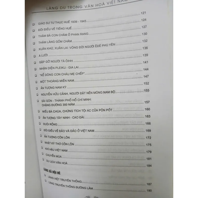 LÃNG DU TRONG VĂN HÓA VIỆT NAM - HỮU NGỌC 711475