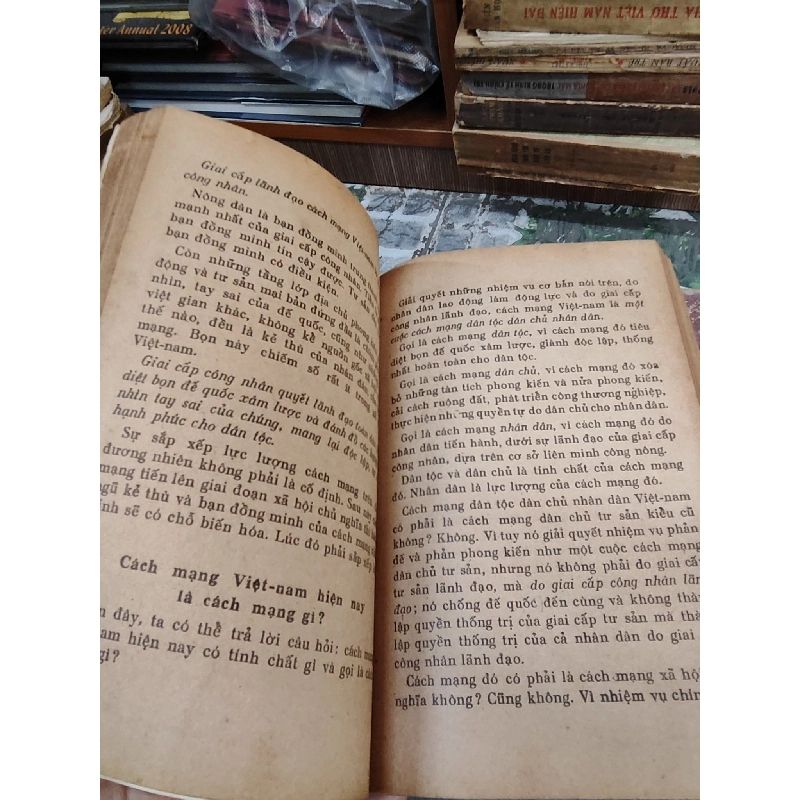 Về lịch sử cách mạng Việt Nam ( tập trích ) 1019272