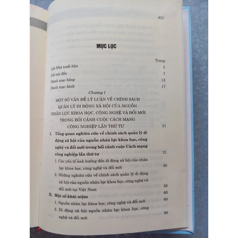 Sách khoa học xã hội  935393