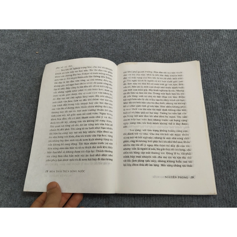 HOA TRÔI TRÊN SÓNG NƯỚC 494716