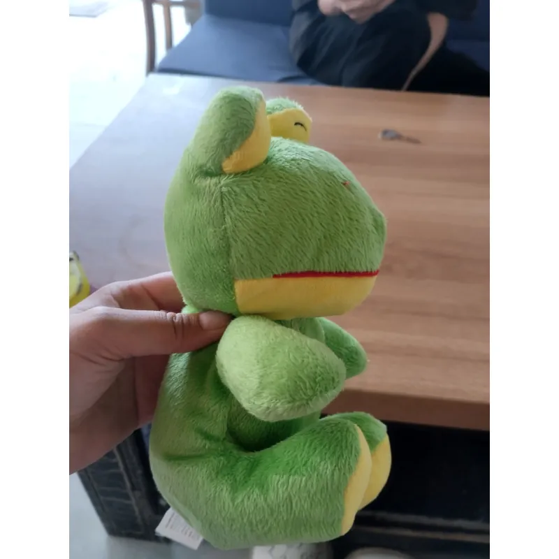 một chú thú nhồi bông hình ếch xanh. Hàng 2hand 996588