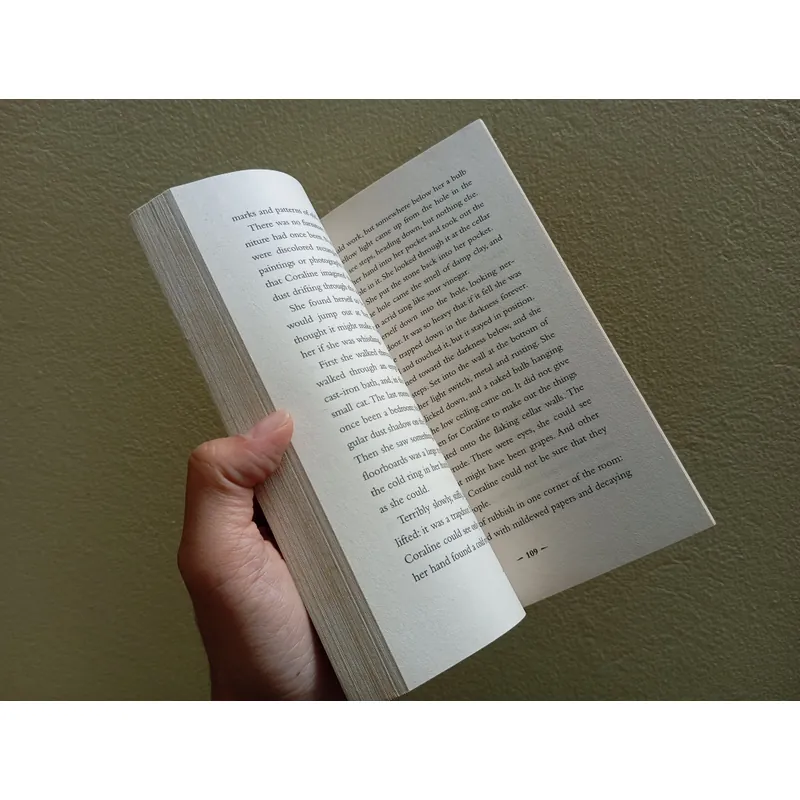 Coraline, sách ngoại văn tiếng Anh english book  735988