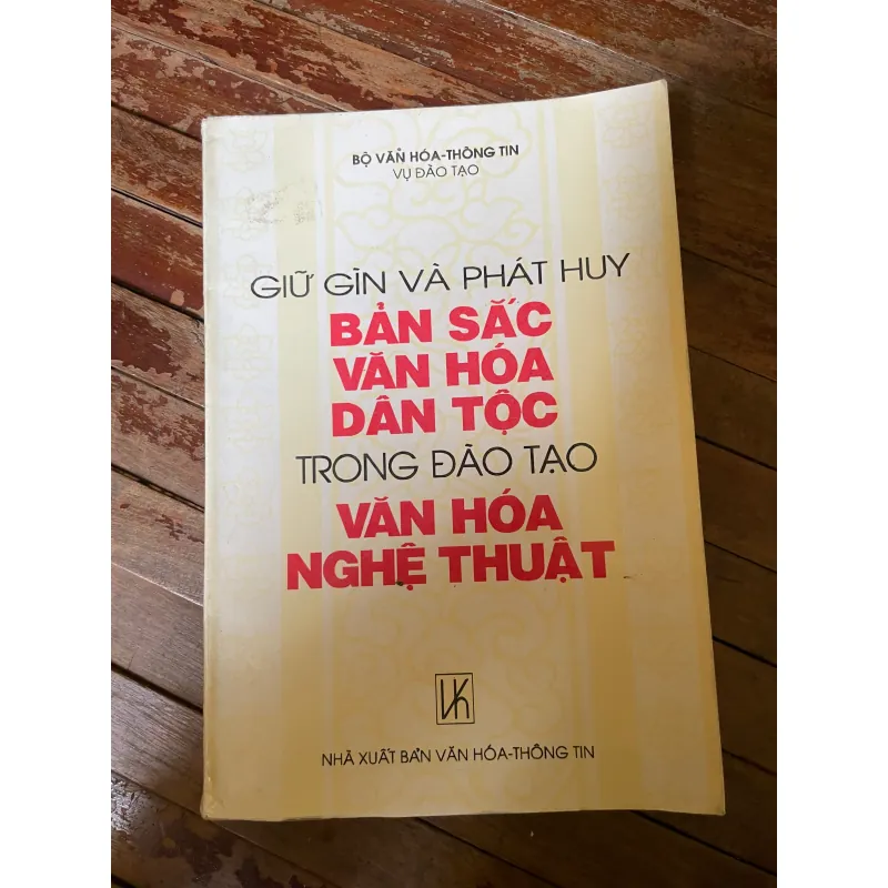 GIỮ GÌN VÀ PHÁT HUY BẢN SẮC VĂN HÓA DÂN TỘC TRONG ĐÀO TẠO VĂN HÓA NGHỆ THUẬT 624792