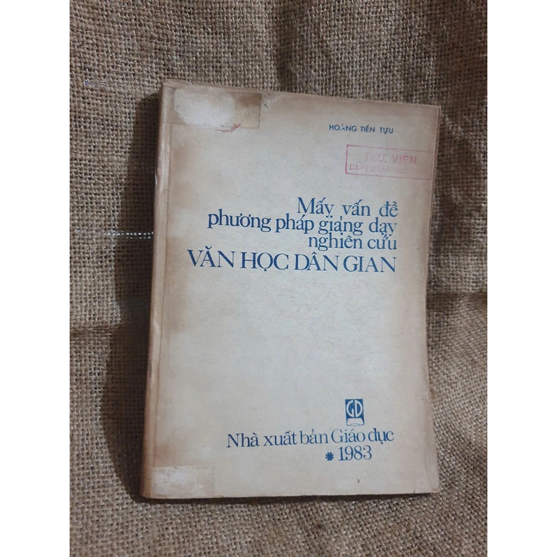 Mấy vấn đề phương pháp giảng dạy nghiên cứu Văn học dân gian 460870