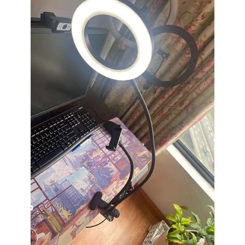 Đèn kẹp bàn livestream có giá đỡ, thân kim loại, thuận tiện mang đi 687789