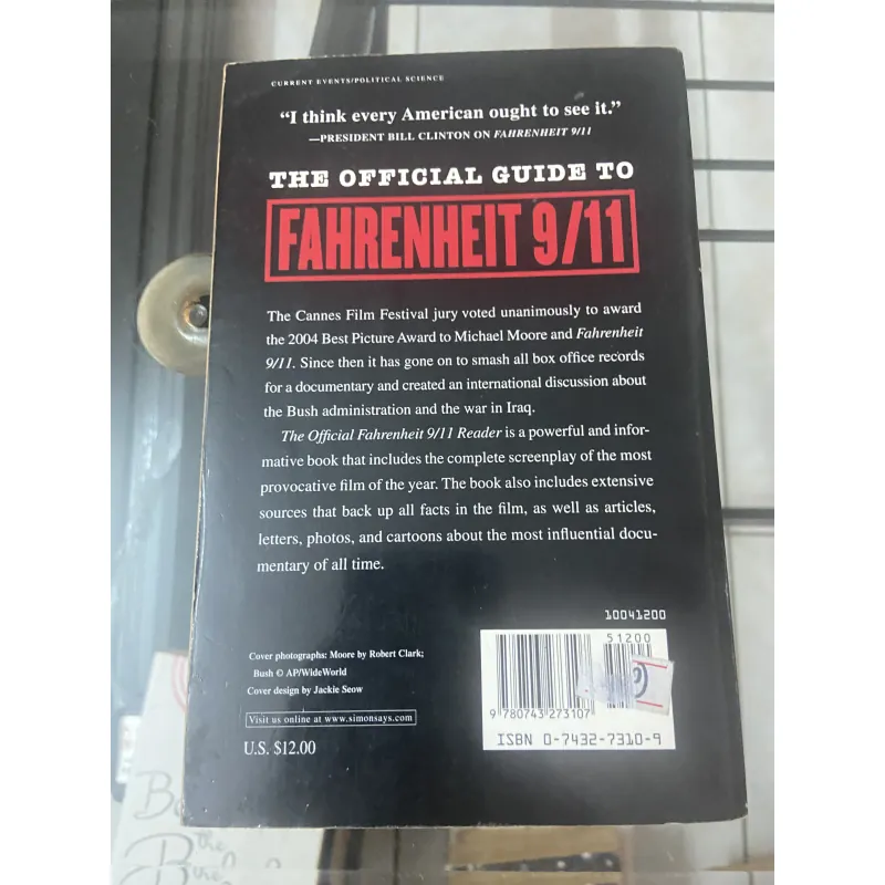 The Official Guide To Fahrenheit 9/11 Reader - Michael Moore  1017590
