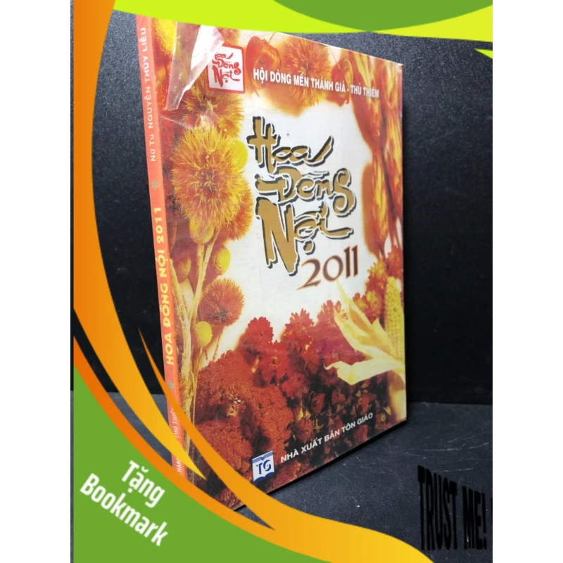 (TẶNG BOOKMARK) Hoa đồng nội 2011 năm 2010 mới 90% bẩn nhẹ RBK.TDTD1212 945067