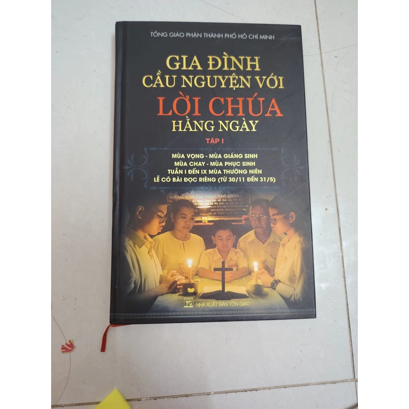 Gia đình cầu nguyện với lời chúa hằng ngày  498330