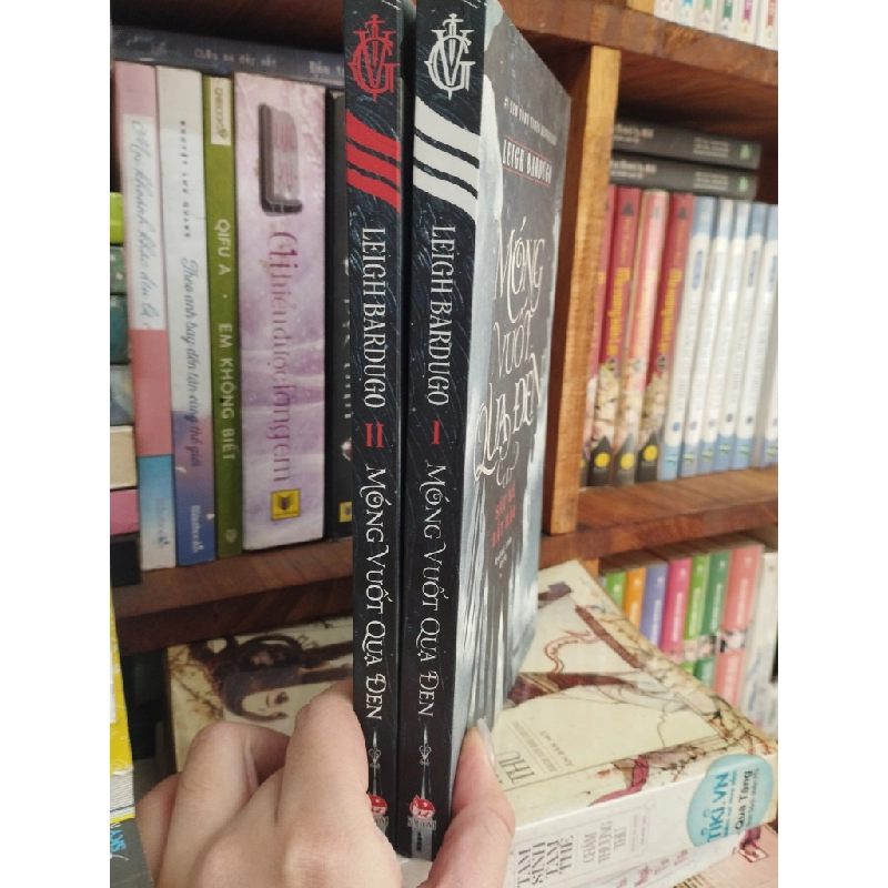Móng vuốt quạ đen (bộ 2 tập) - Leigh Bardugo 378045