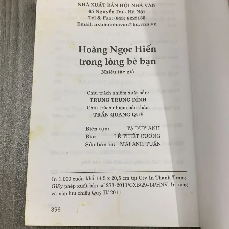 Hoàng ngọc hiến trong lòng bè bạn. 10b1 1026364