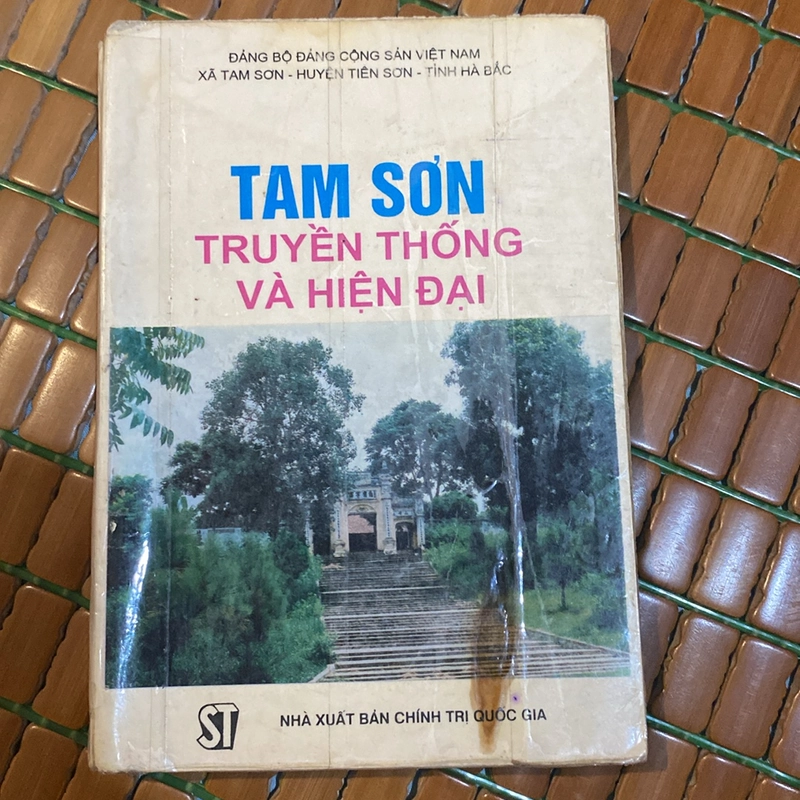TAM SƠN - TRUYỀN THỐNG VÀ HIỆN ĐẠI (XB 1993) 518394