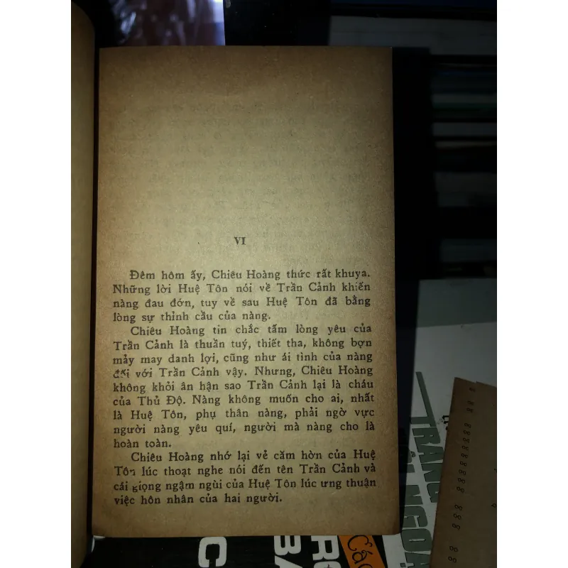 Chiếc ngai vàng - Lan Khai 1001161