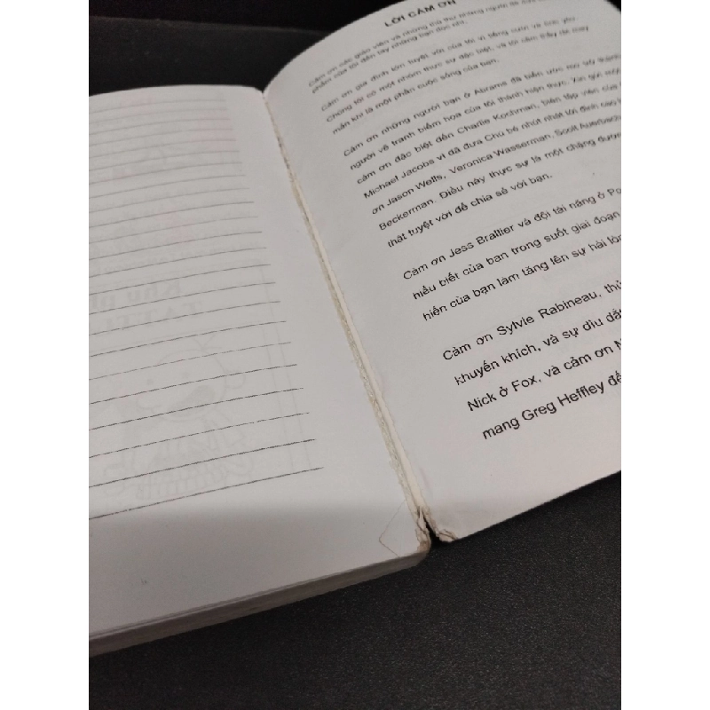 Nhật ký chú bé nhút nhát mắc kẹt Jeff Kinney mới 70% bẩn bìa, ố nhẹ, tróc gáy, tróc bìa, ẩm 2014 HCM.ASB3010 542738