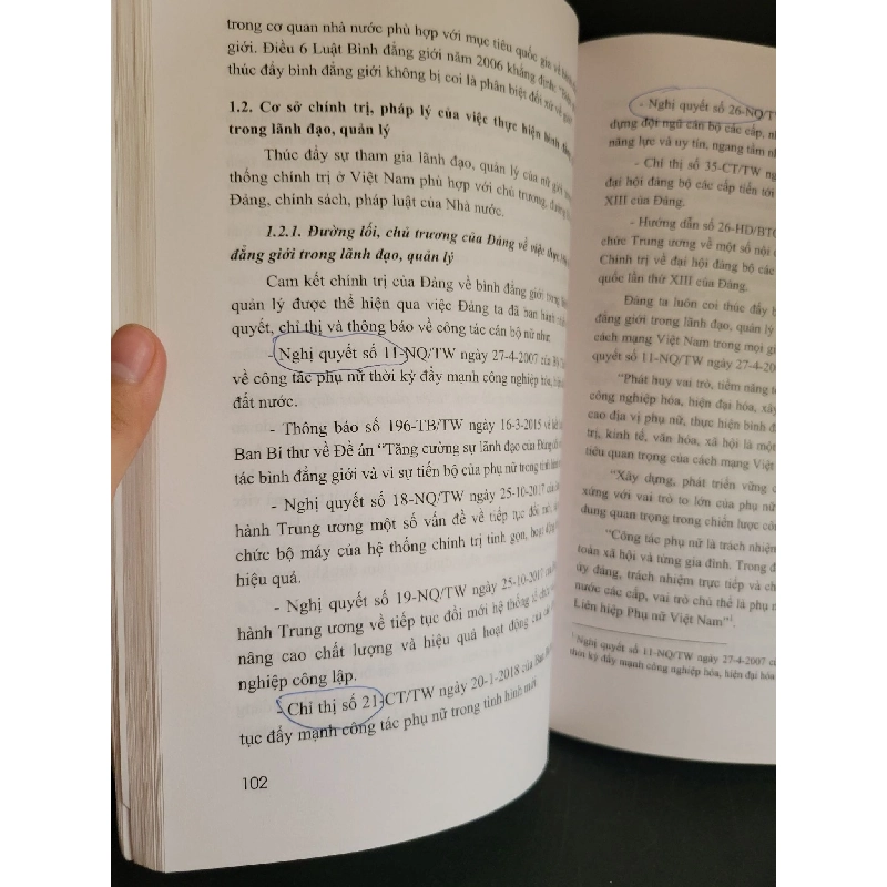 Giáo trình giới trong lãnh đạo quản lý dùng cho hệ đào tạo cao cấp lý luận chính trị mới 80% bẩn nhẹ, có chữ viết 2022 Học viện chính trị quốc gia Hồ Chí Minh HCM3004 GIÁO TRÌNH, CHUYÊN MÔN 918544