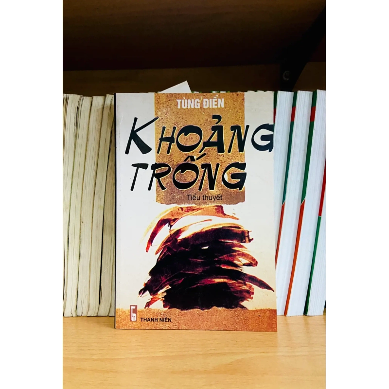 (Sách cũ SCGR) Khoảng trống - Tùng Điển - Văn học VAVOA2ST4 Blogmeo090426 1015832