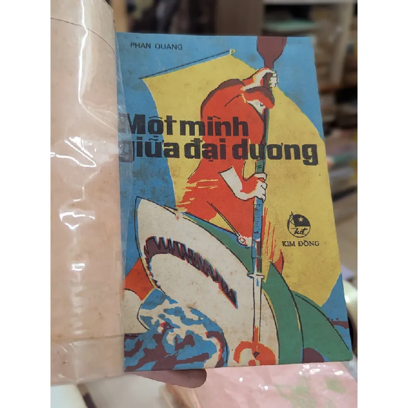 MỘT MÌNH GIỮA ĐẠI DƯƠNG - PHAN QUANG 147979