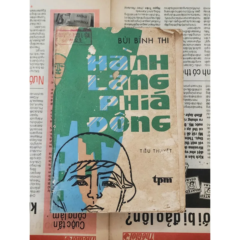 Tiểu thuyết HÀNH LANG PHÍA ĐÔNG của Bùi Bình Thi 704948