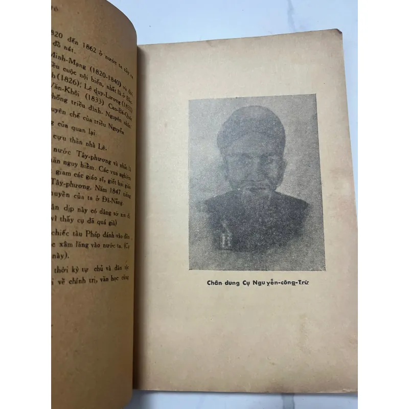Khảo luận về Nguyễn Công Trứ – Doãn Quốc Sỹ, Việt Tử - nam sơn xuất bản 991850