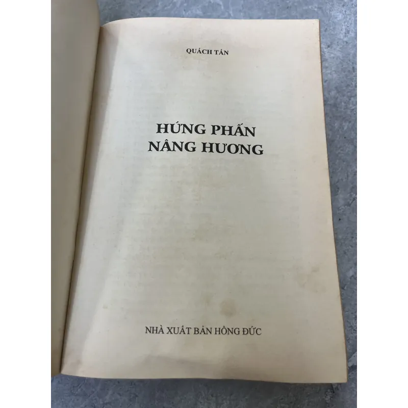 HỨNG PHẤN NÂNG HƯƠNG - QUÁCH TẤN 1042540