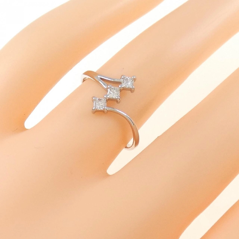 【Sản phẩm mới】Nhẫn kim cương ba viên PT 0.20CT 672619