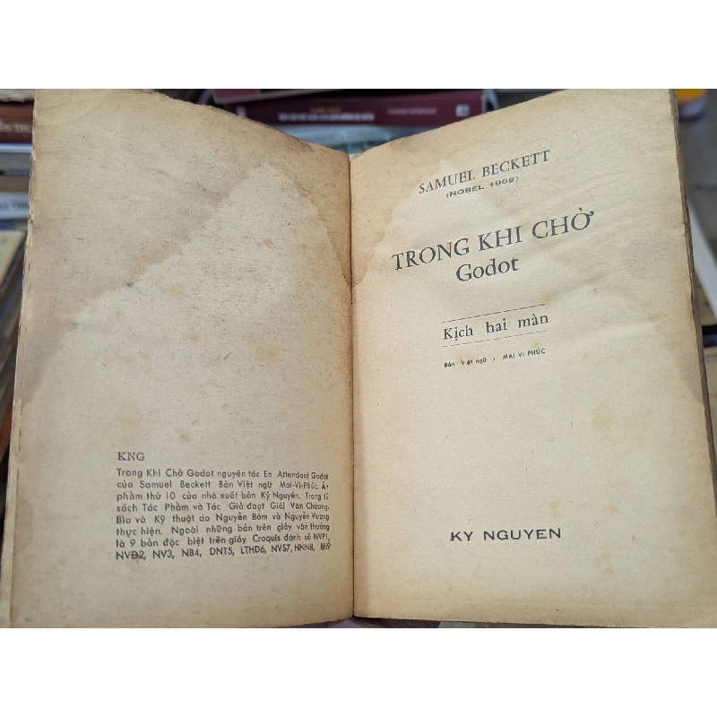 TRONG KHI CHỜ GODOT - SAMUEL BECKETT 119271