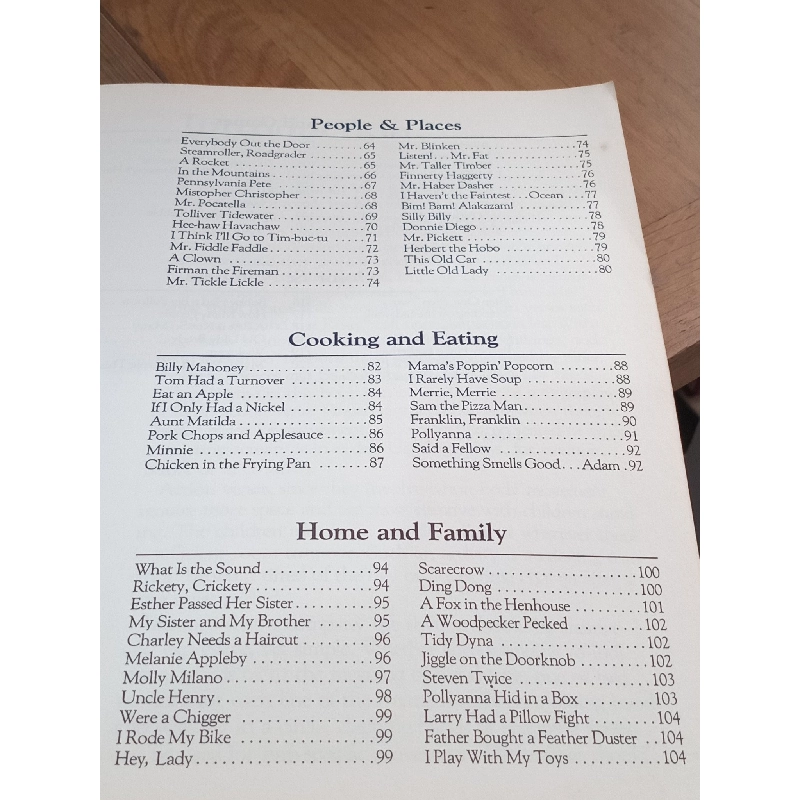 Move Over Mother Goose ( Finger plays, action verses, funny rhymes ) - Ruth I. Dowell - Gryphon House 994613