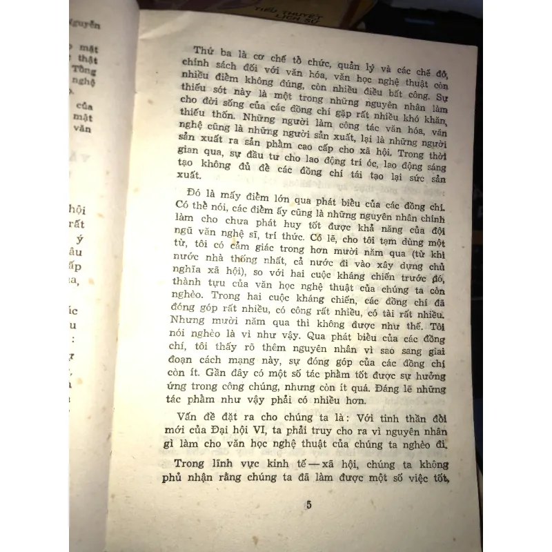 Tác phẩm văn học  1002949