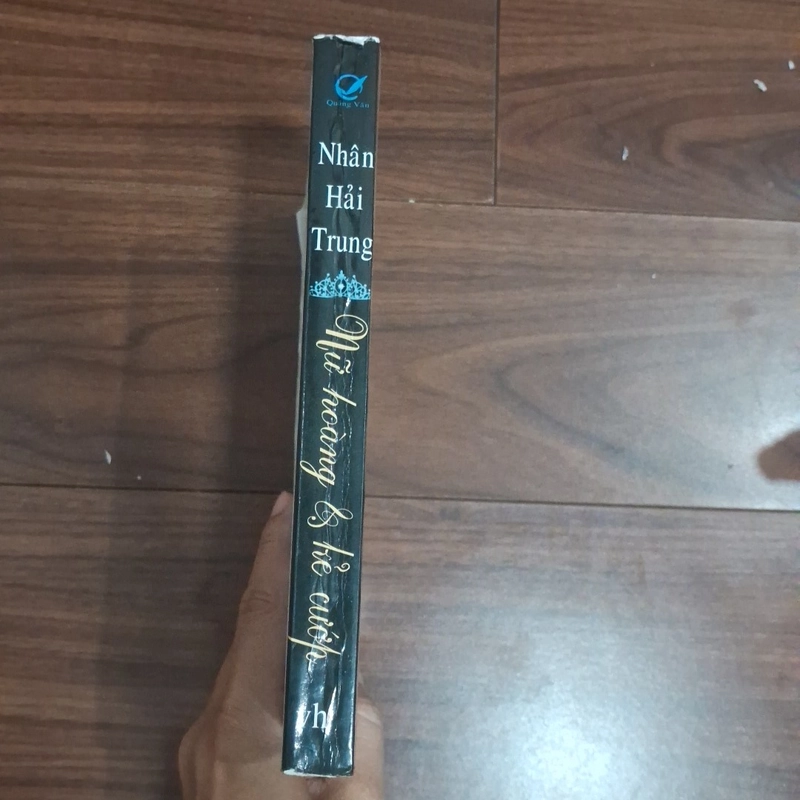 Nữ hoàng và kẻ cướp 508043