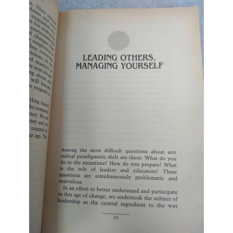 LEADERS - Warren Bennis & Burt Nanus 527606