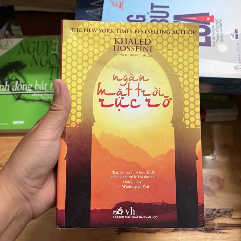II Tiểu Thuyết Lịch Sử: Ngàn Mặt Trời Rực Rỡ - KHALED HOSSEINI - 2018 699417