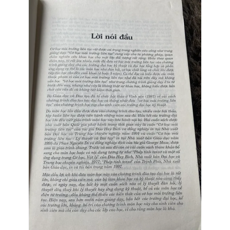 Cơ học trong môi trường liên tục (Phan Nguyên Di) 689009