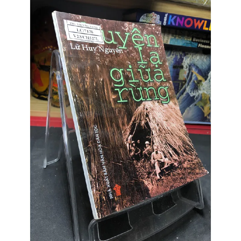 Chuyện lạ giữa rừng 2005 mới 75% bẩn nhẹ Lê Huy Nguyên HPB0906 SÁCH VĂN HỌC Blogmeo21025 582472