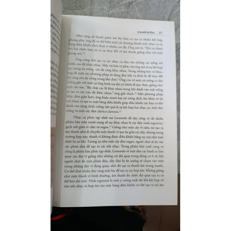 LEONARDO DA VINCI WALTER ISAACSON - NGUYỄN THỊ PHƯƠNG LAN 739146