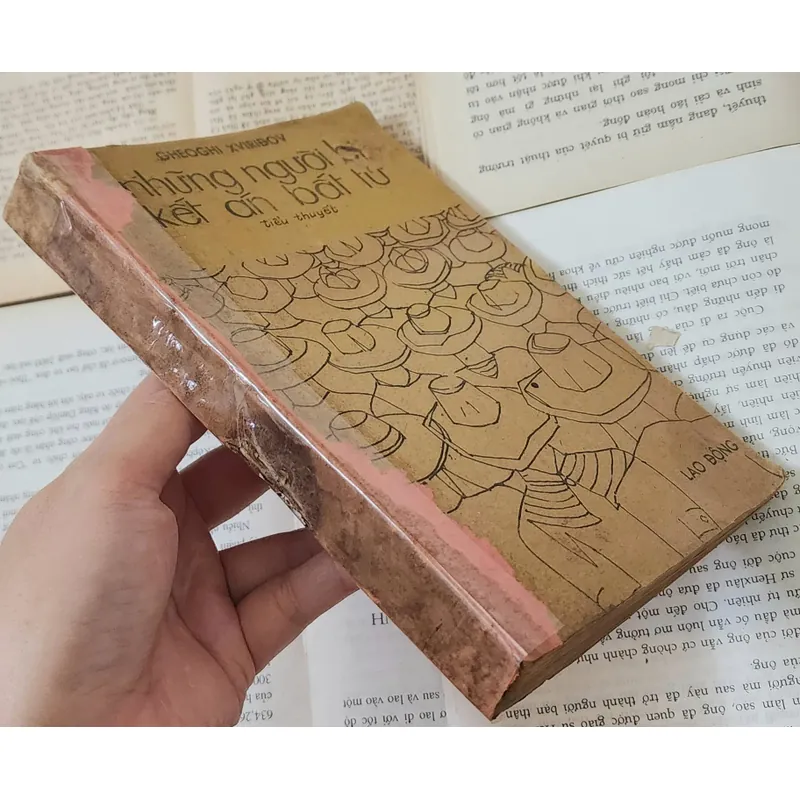 Tiểu thuyết Nga "Những người bị kết án bất tử" 711912