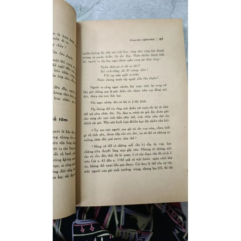 KHẢO LUẬN VỀ CUNG OÁN NGÂM KHÚC - THUẦN PHONG 716372