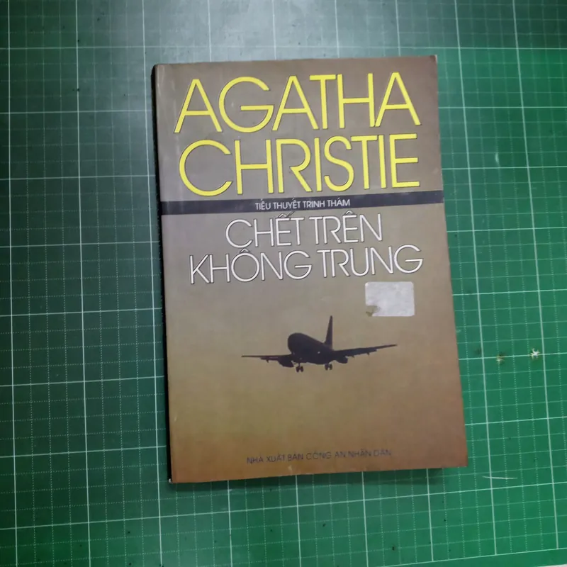 Chết trên không trung - Agatha Christie 591728