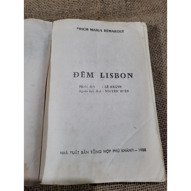 Đêm Libson _ Erich Maria Remarque, bìa 1 rách  328048