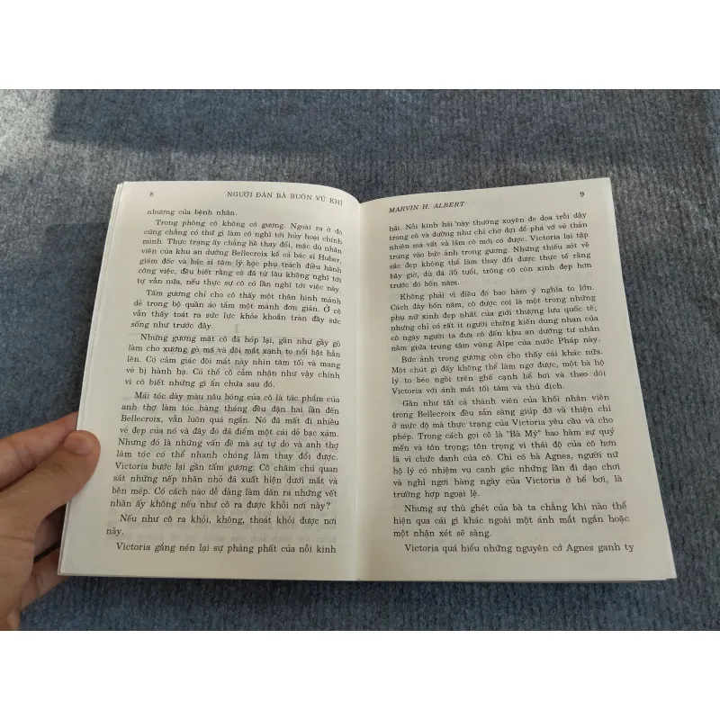 NGƯỜI ĐÀN BÀ BUÔN VŨ KHÍ - MARVIN H.ALBERT 574320