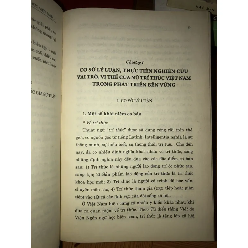 Vai trò và vị thế của nữ trí thức Việt Nam trong phát triển bền vững  721064