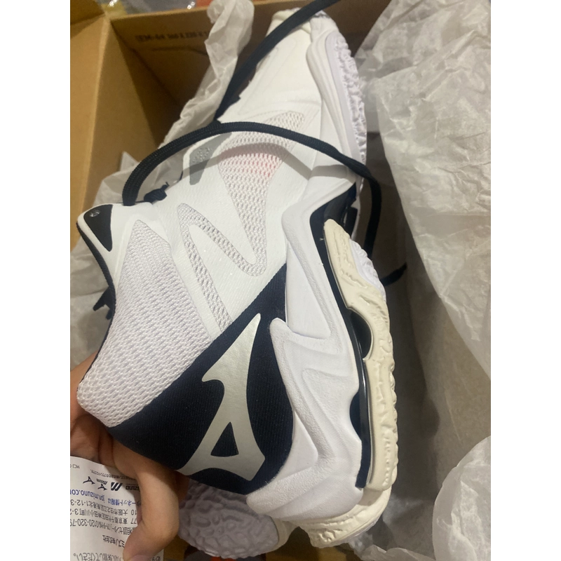 Giày bóng chuyền mizuno wave lightning z8, size 40.5, màu trắng, chính hãng mới nguyên hộp 447401