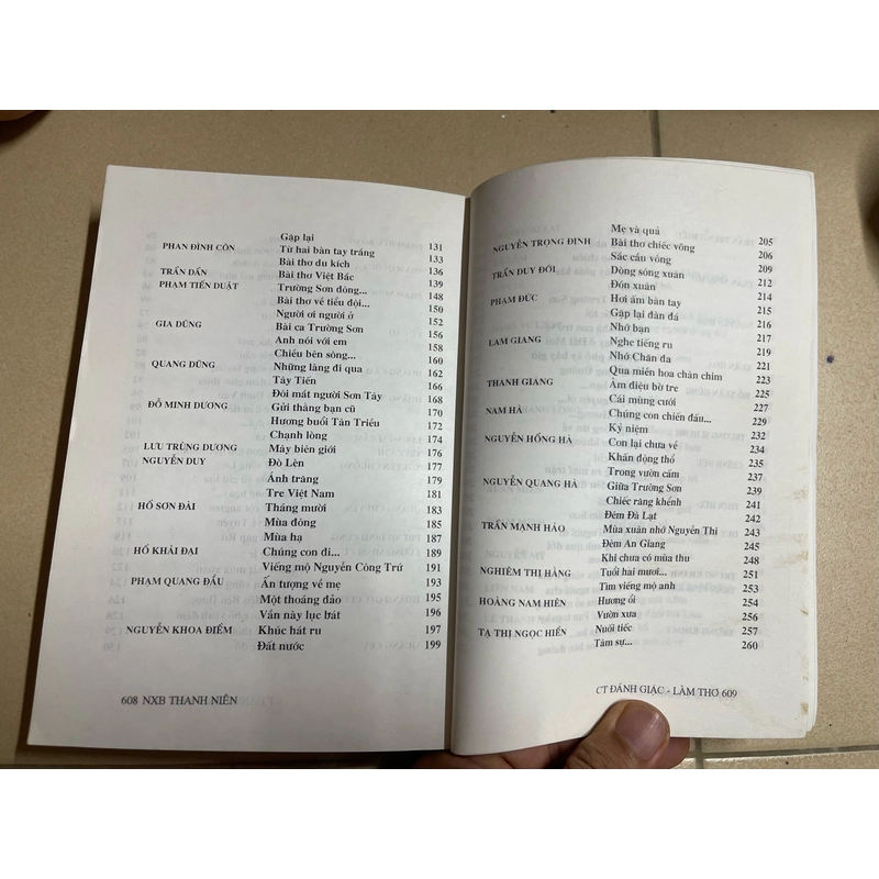 Chúng tôi đánh giặc và làm thơ 497330