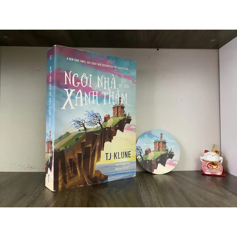 Ngôi nhà bên bờ biển xanh thẳm - 	 T J Klune 1003138