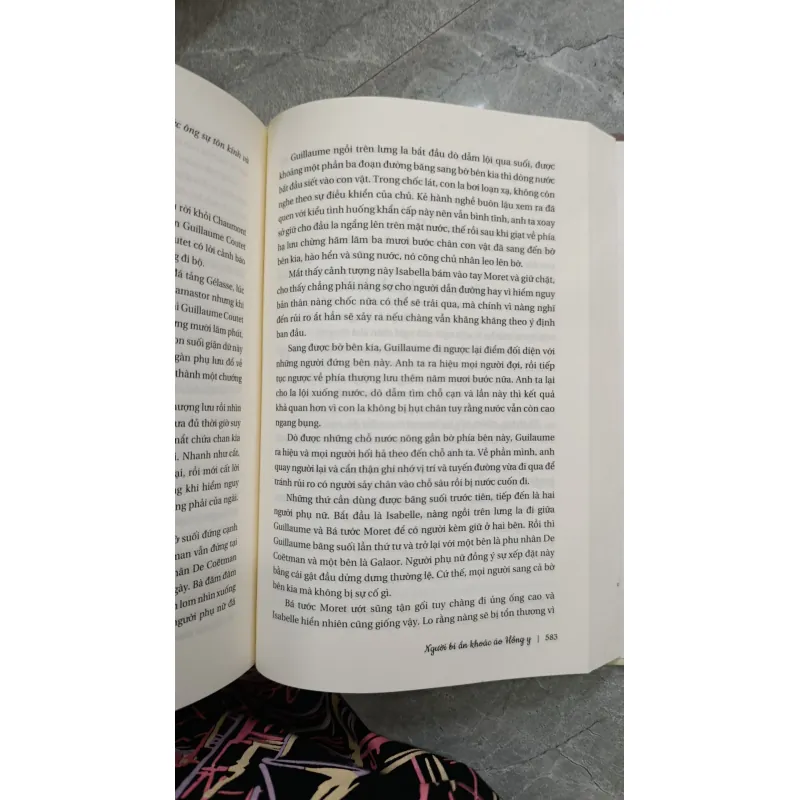 NGƯỜI BÍ ẨN KHOÁC ÁO HỒNG Y - NGUYỄN ĐĂNG THUẦN 738829