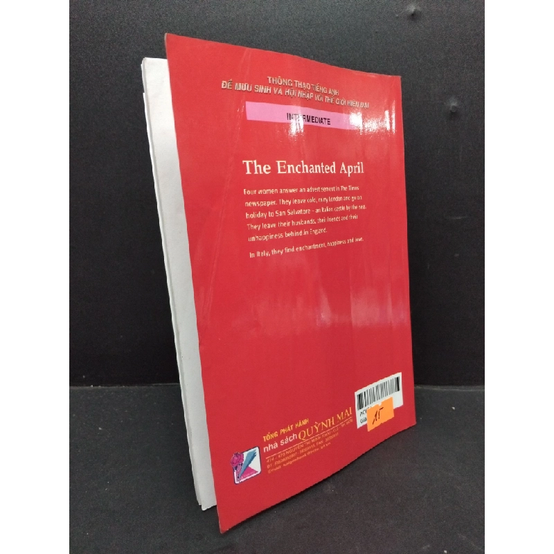 The enchanted April mới 70% bẩn bìa, ố nhẹ, tróc gáy nhẹ 2009 HCM2110 Elizabeth Von Arnim NGOẠI VĂN 307770