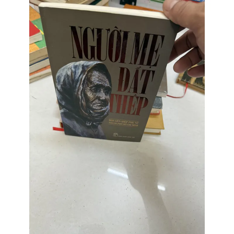 Người mẹ đất thép  593714