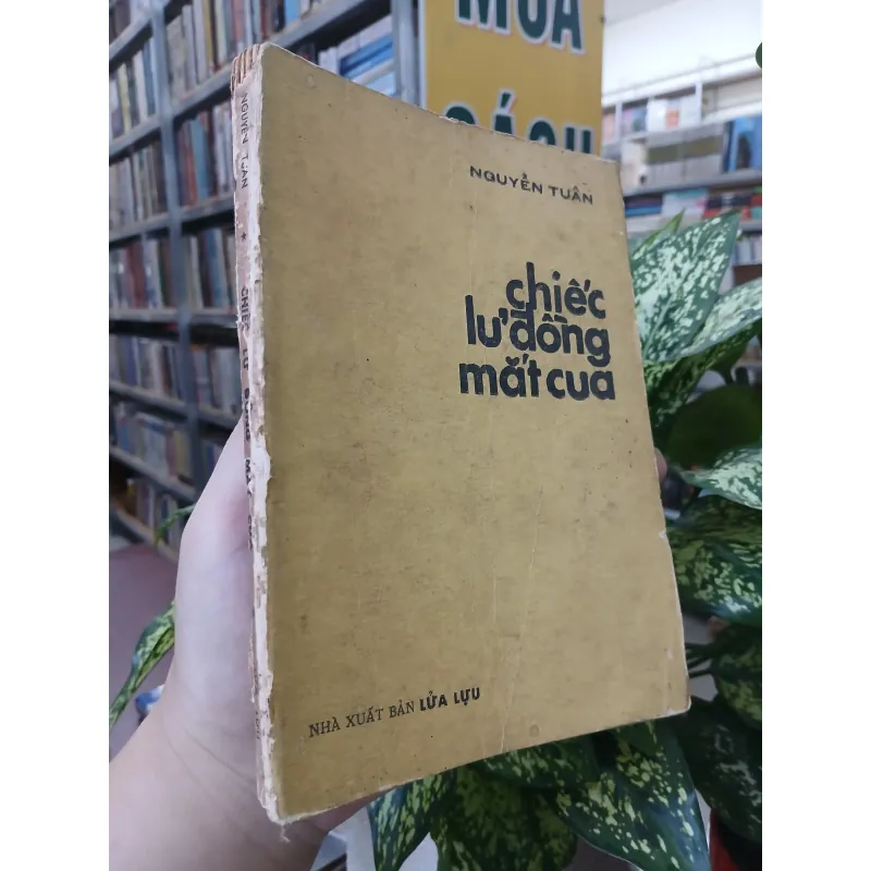 CHIẾC LƯ ĐỒNG MẮT CUA - NGUYỄN TUÂN 757719